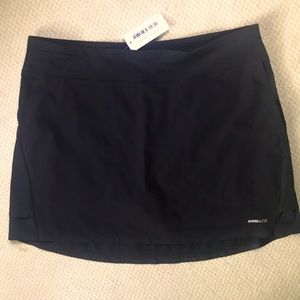 🕶NWT Annika drytec golf skirt🕶